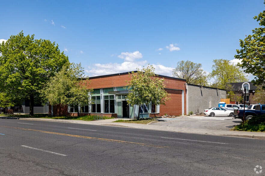 2403 Ch de Chambly, Longueuil, QC for sale - Primary Photo - Image 1 of 1