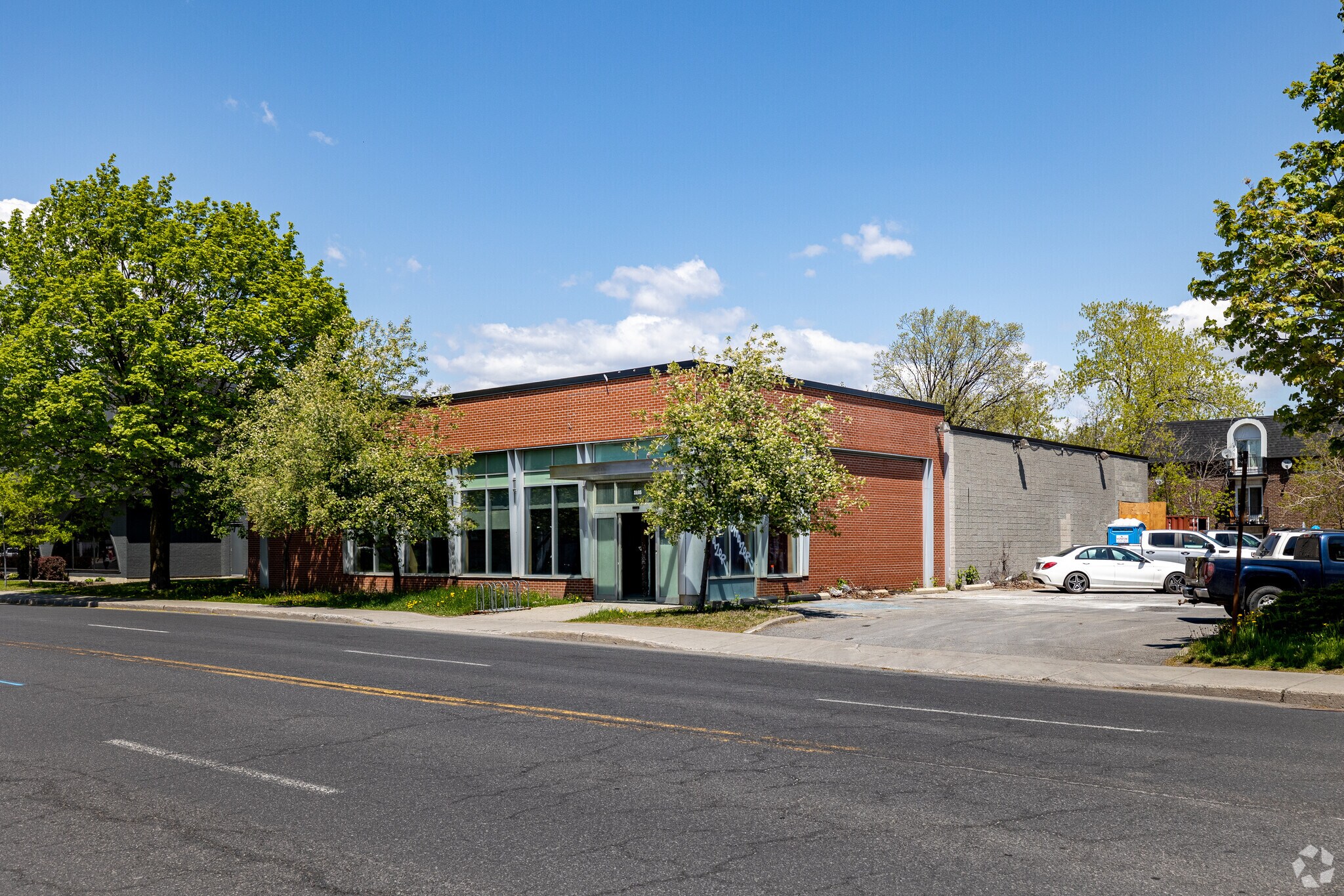 2403 Ch de Chambly, Longueuil, QC for sale Primary Photo- Image 1 of 1