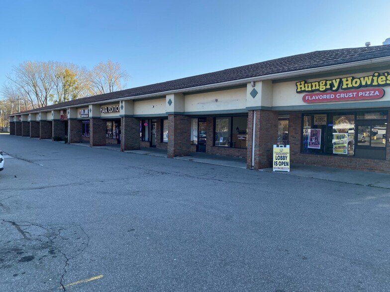 35410-35450 Jefferson Ave, Harrison Township, MI à louer - Photo du bâtiment - Image 1 de 4