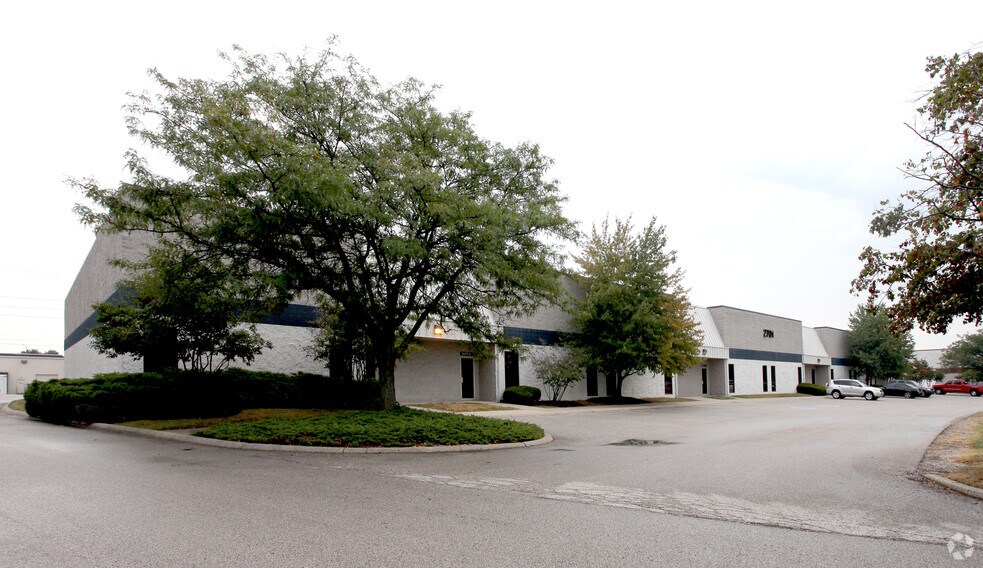 2701 Fortune Cir E, Indianapolis, IN à louer - Photo principale - Image 2 de 7