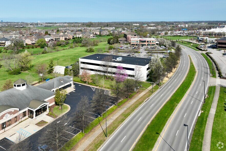 2517 Sir Barton Way, Lexington, KY à louer - Aérien - Image 2 de 5