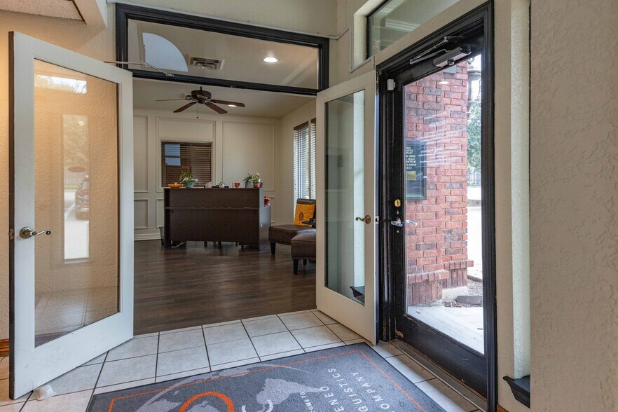 3010 W Park Row Dr, Pantego, TX à vendre - Photo du bâtiment - Image 3 de 13