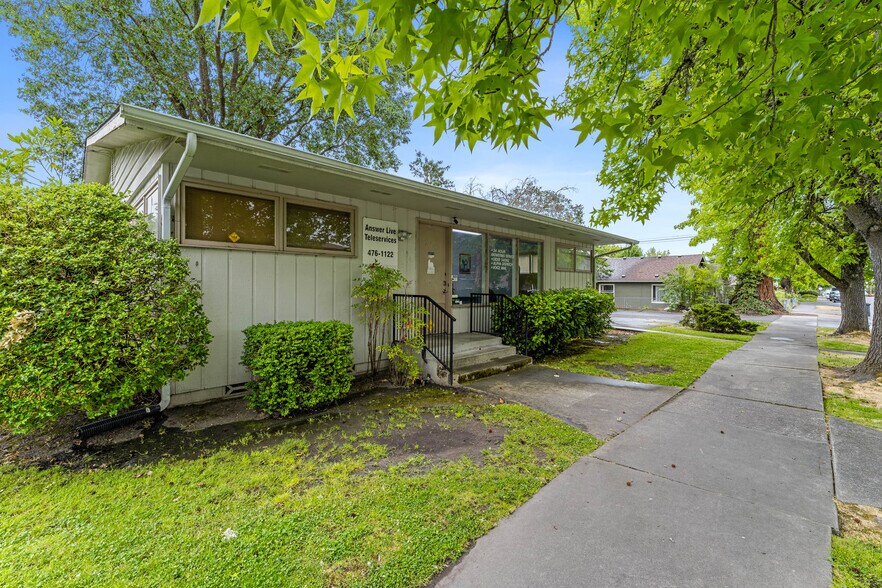 515 NE 8th St, Grants Pass, OR à vendre - Photo du bâtiment - Image 1 de 19