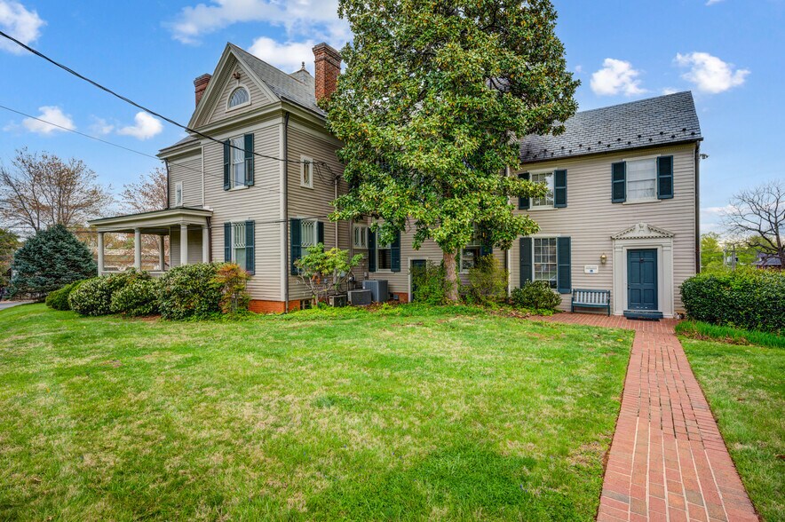 2525 Rivermont Ave, Lynchburg, VA à vendre - Photo du bâtiment - Image 2 de 26