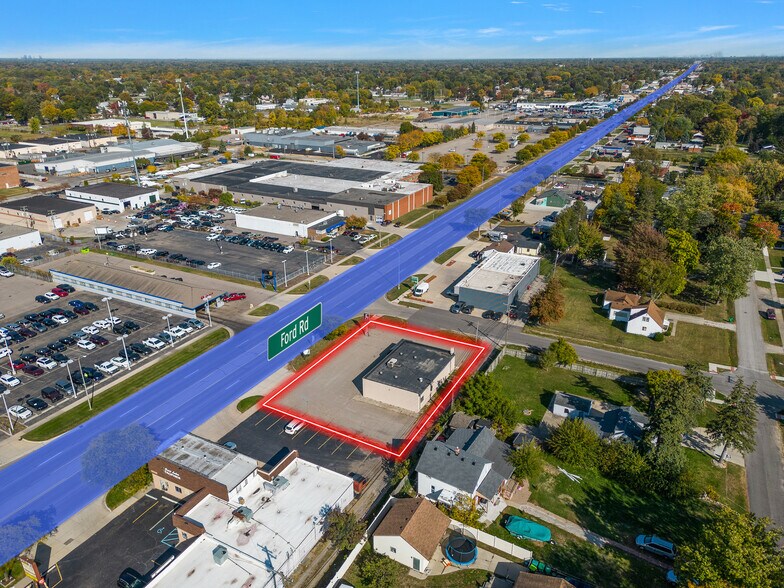 32611 Ford Rd, Garden City, MI à louer - Photo du bâtiment - Image 3 de 19