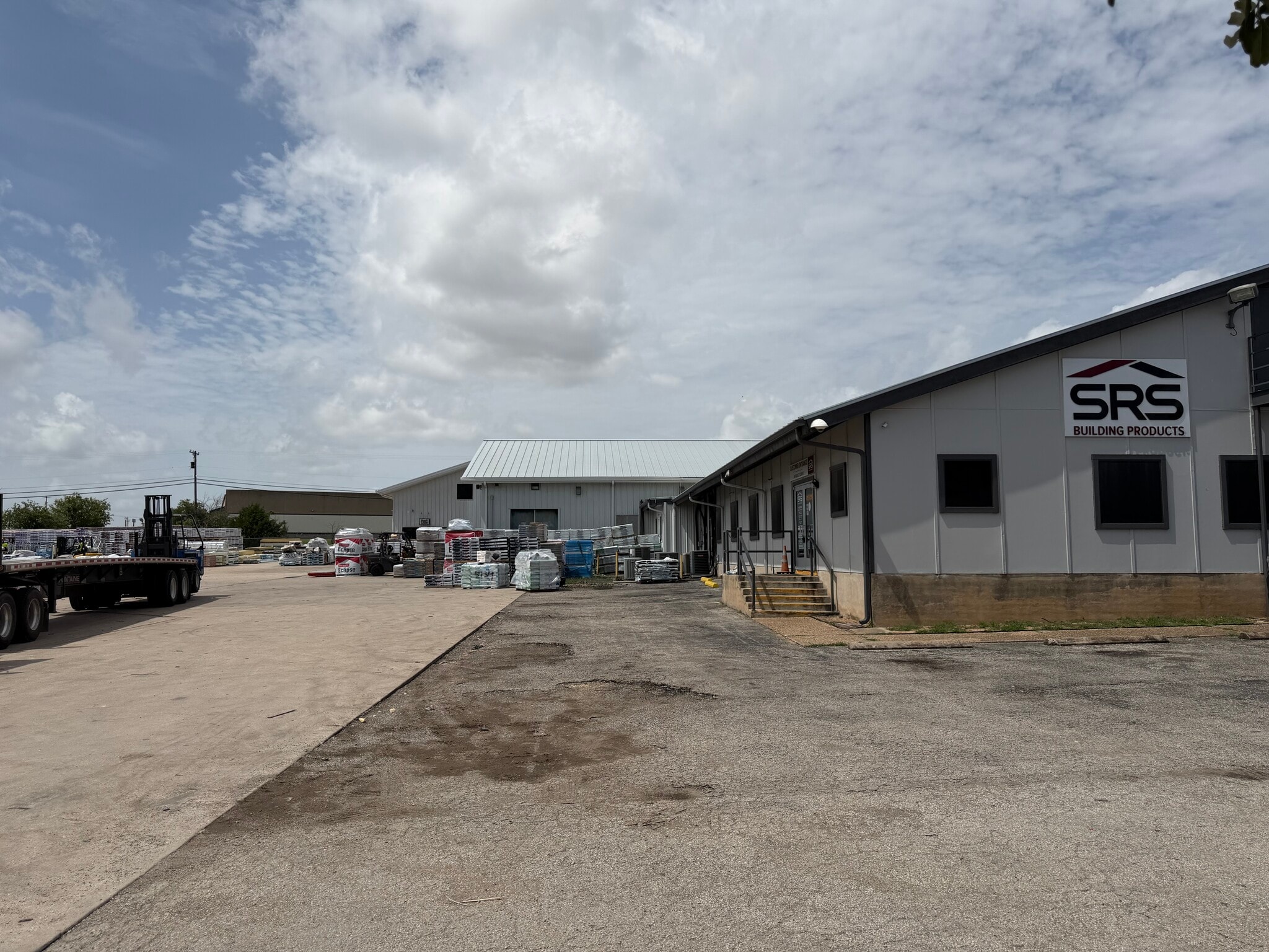 1821 Central Commerce Ct, Round Rock, TX for lease Building Photo- Image 1 of 3