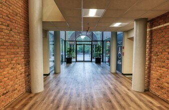 9755 Dogwood Rd, Roswell, GA for lease Interior Photo- Image 2 of 16