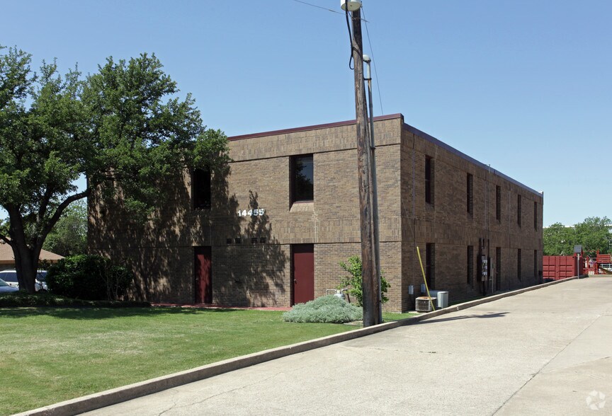 14455 Webb Chapel Rd, Farmers Branch, TX à louer - Photo du bâtiment - Image 3 de 3