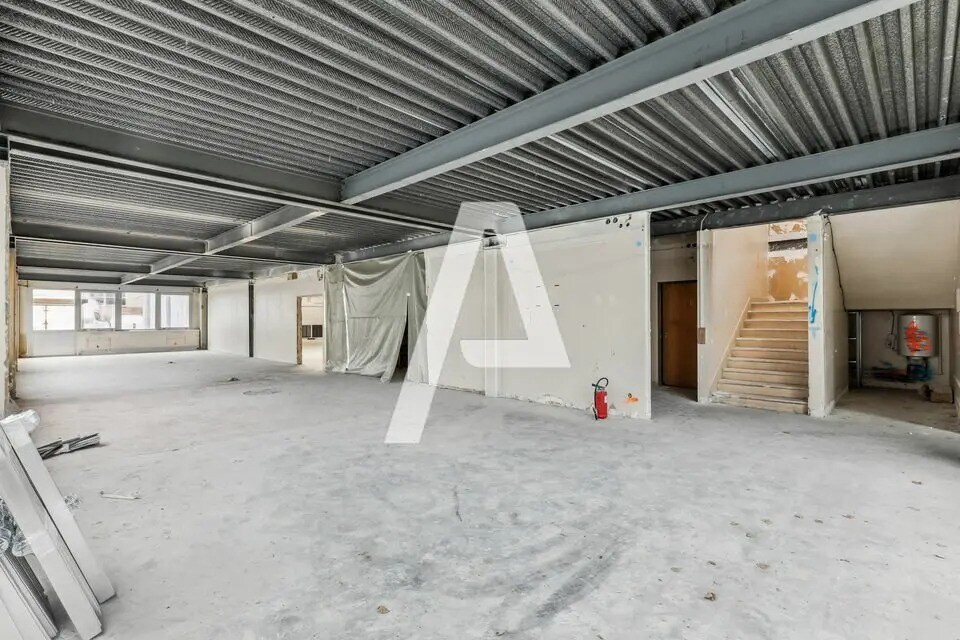 Flex in Ivry-sur-Seine for lease Interior Photo- Image 1 of 6