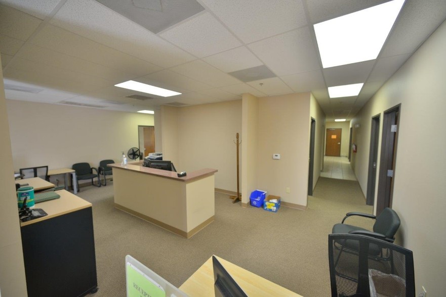 1608 Universal City Blvd, Universal City, TX for sale - Building Photo - Image 2 of 7