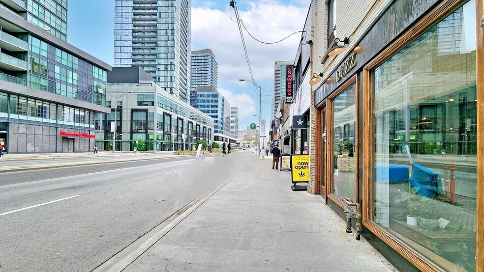 5171 Yonge St, Toronto, ON for lease - Building Photo - Image 2 of 9