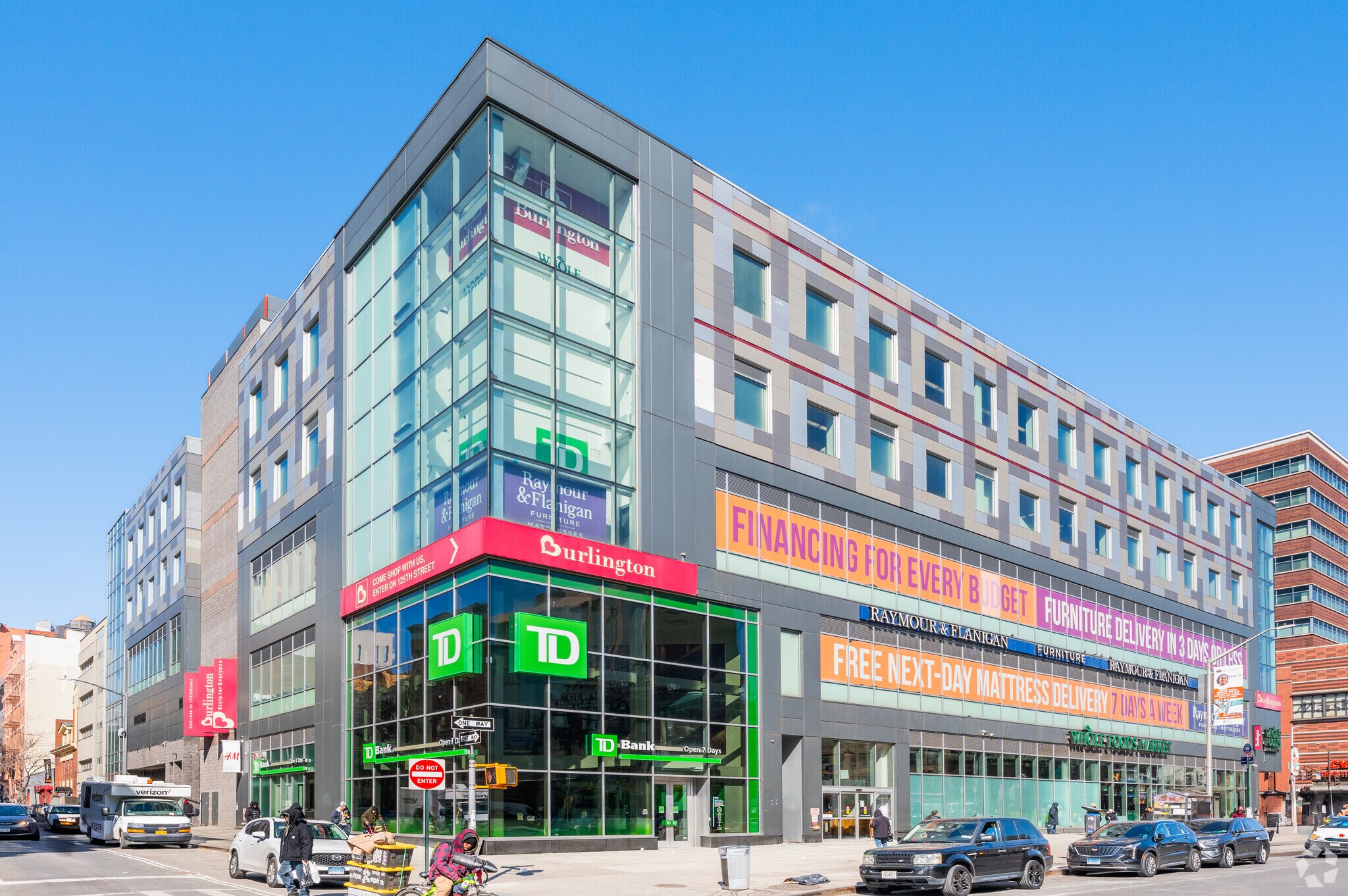 100-112 W 125th St, New York, NY à louer Photo du bâtiment- Image 1 de 8