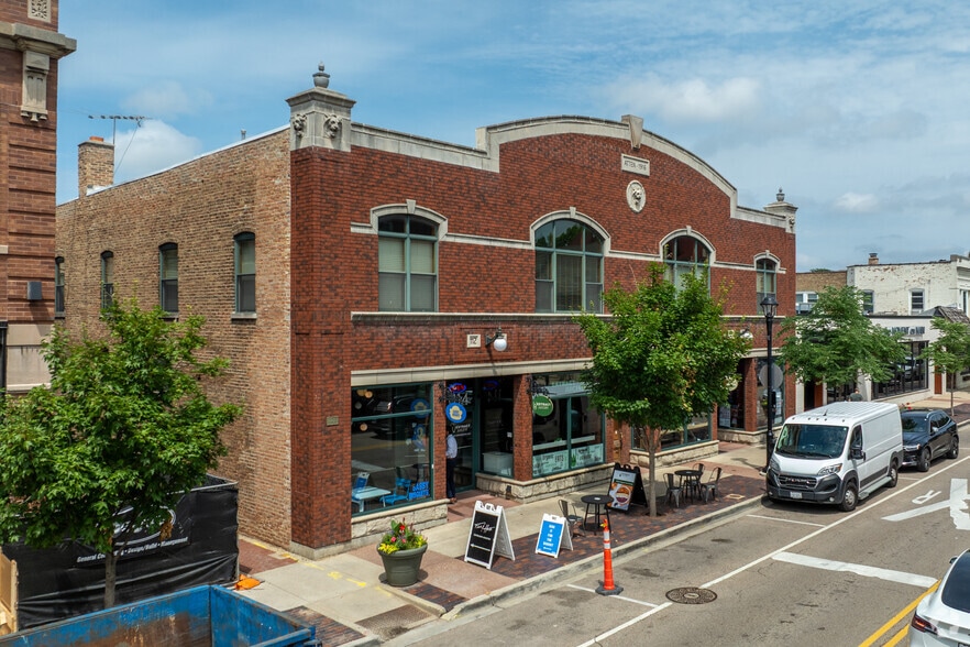 112-120 N Main St, Wheaton, IL for lease - Primary Photo - Image 1 of 7