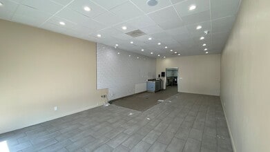27613-27677 Bouquet Canyon Rd, Saugus, CA for lease Interior Photo- Image 1 of 2