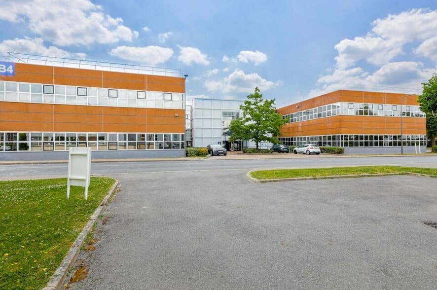 2 Rue Niels Bohr, Saint-Thibault-des-Vignes for lease - Building Photo - Image 2 of 11