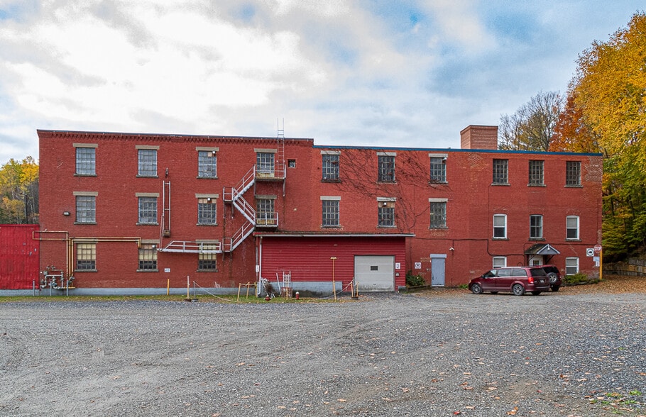 253 Rue Michaud, Coaticook, QC à louer - Photo du bâtiment - Image 2 de 19