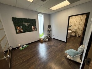 2500 W Broad St, Athens, GA for lease Interior Photo- Image 1 of 2