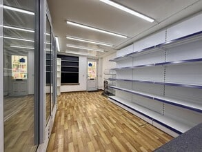 393 Sheffield Rd, Chesterfield for lease Interior Photo- Image 2 of 6