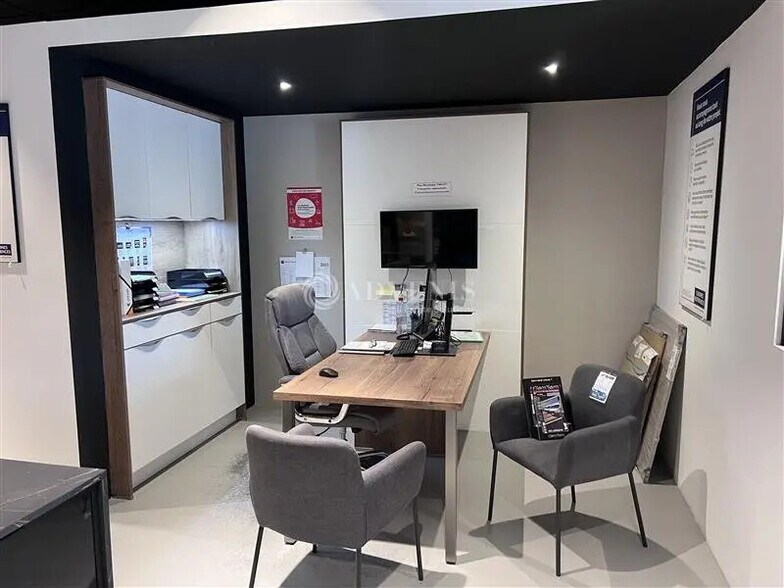 Retail in Anse for lease - Interior Photo - Image 3 of 6