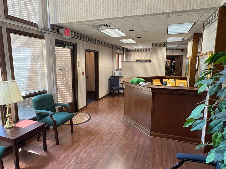 2548 Blairstone Pines Dr, Tallahassee, FL à vendre - Photo intérieure - Image 2 de 15