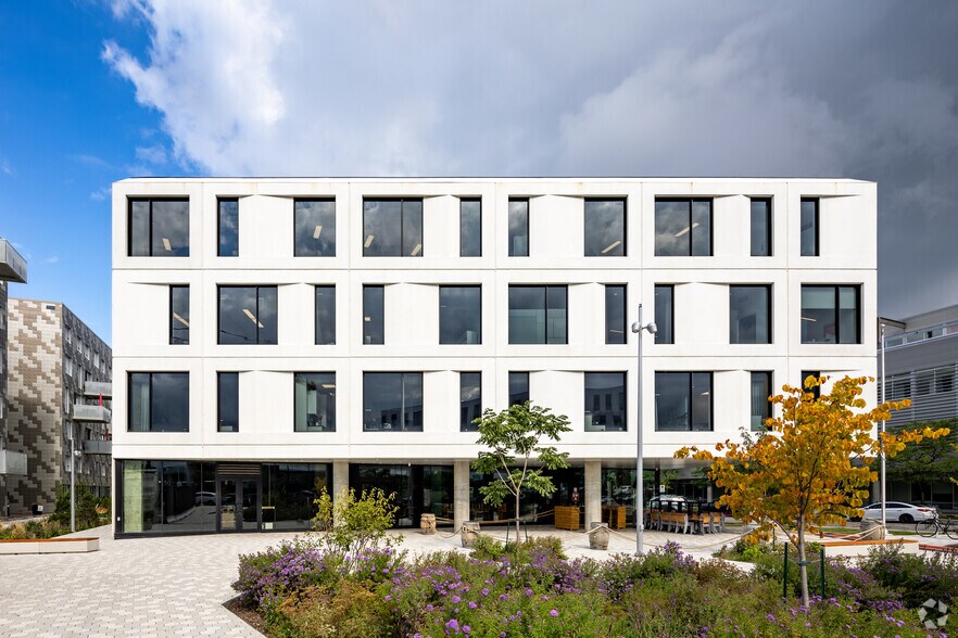 2600 Rue William Tremblay, Montréal, QC à louer - Photo du bâtiment - Image 3 de 17