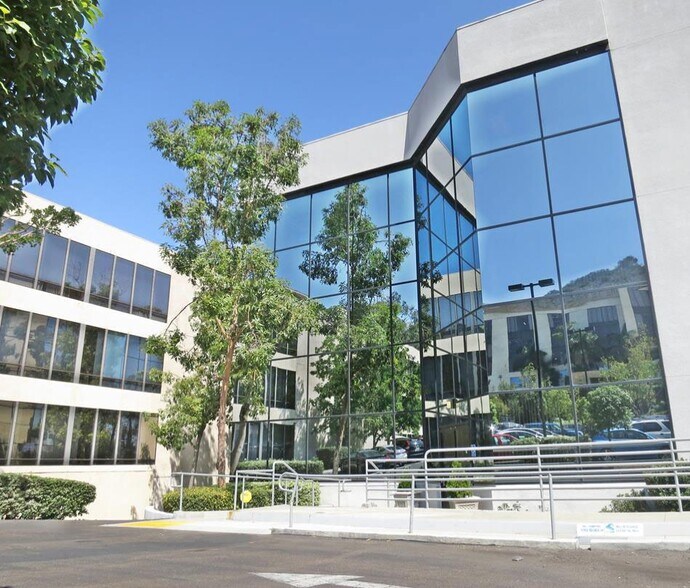 2763 Camino del Rio S, San Diego, CA à louer - Photo du bâtiment - Image 2 de 9