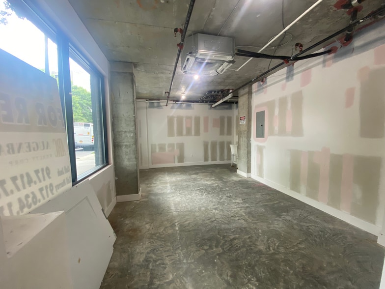 488 Marcus Garvey Blvd, Brooklyn, NY for lease - Interior Photo - Image 3 of 8