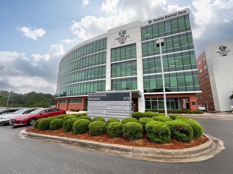 975 9th Ave SW, Bessemer, AL à louer - Photo du bâtiment - Image 2 de 9