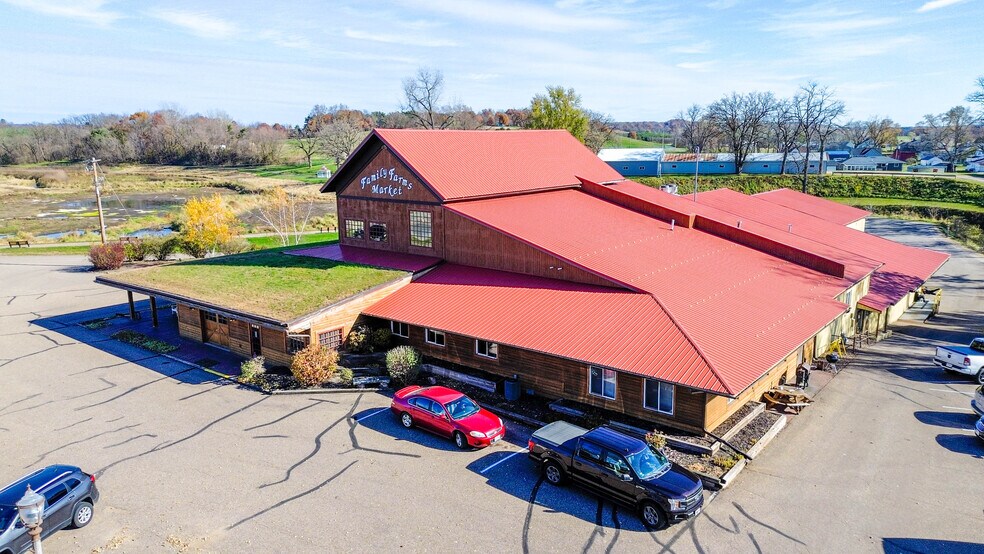 50684 Main S st, Eleva, WI à vendre - Photo du bâtiment - Image 2 de 10