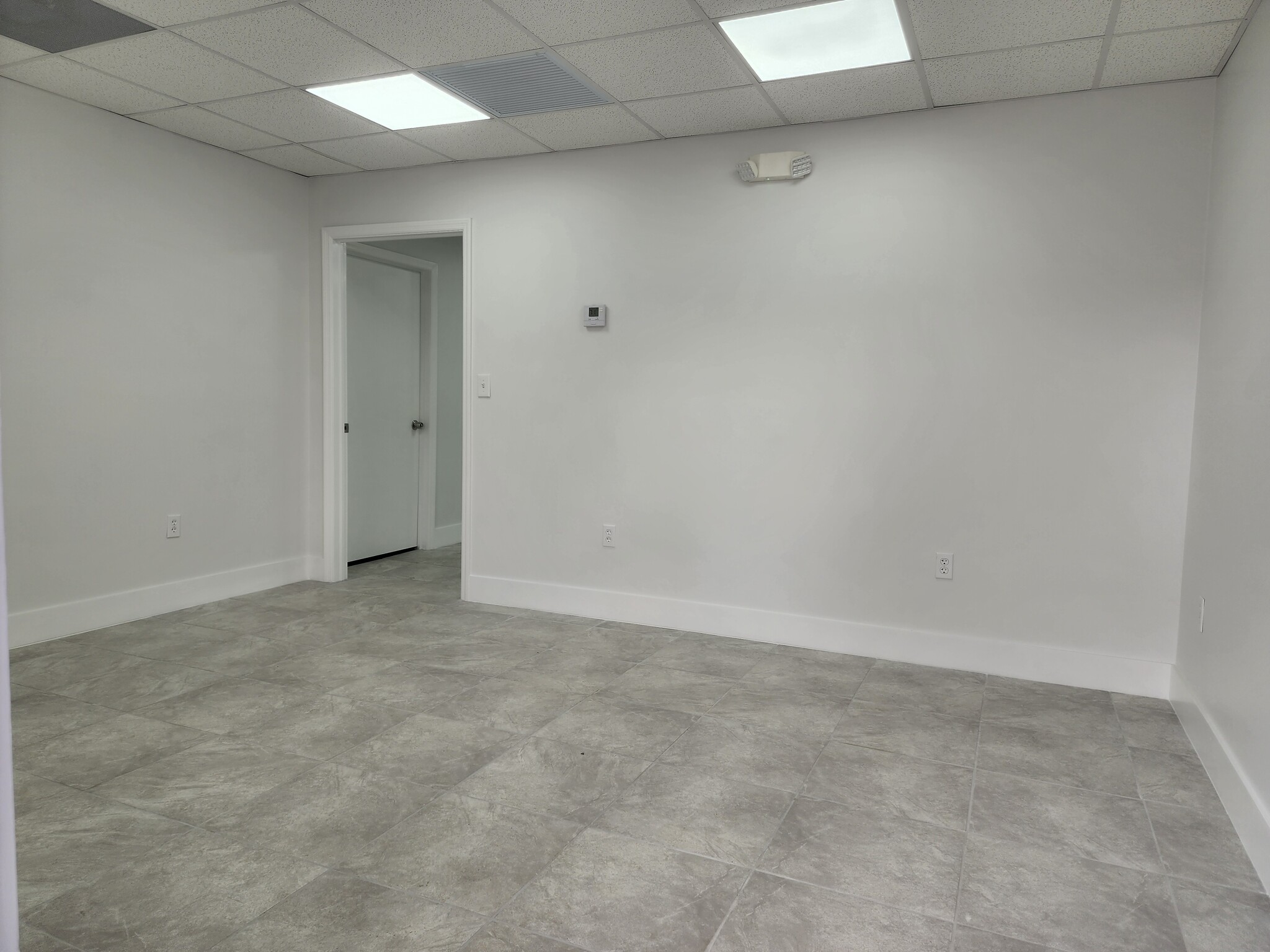 460 W 84th St, Hialeah, FL à louer Photo intérieure- Image 1 de 6