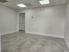 460 W 84th St, Hialeah, FL à louer Photo intérieure- Image 1 de 6