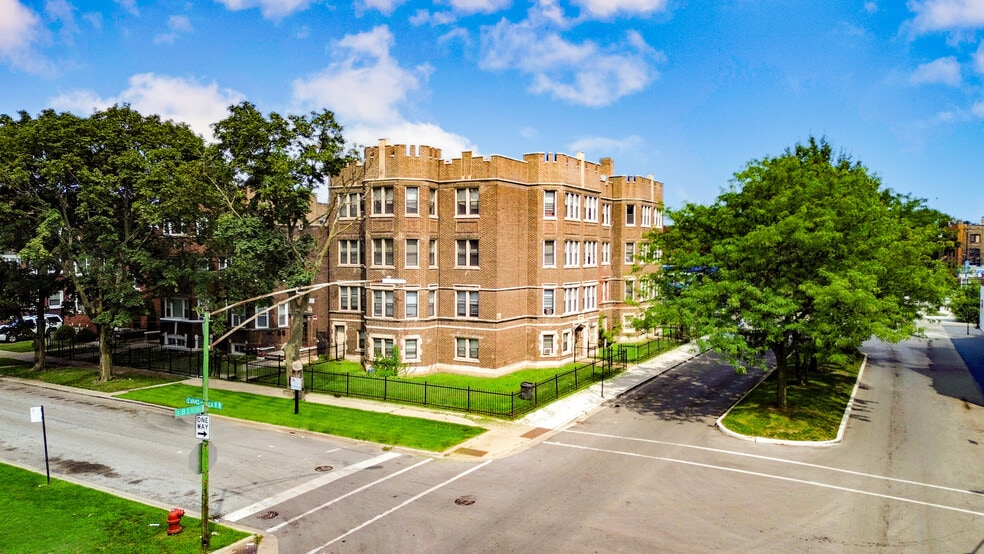 736 E 81st St, Chicago, IL for sale - Primary Photo - Image 1 of 5