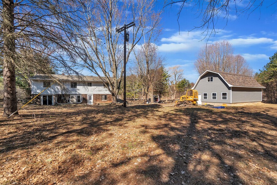 10050 Hyne Rd, Brighton, MI à vendre - Photo du bâtiment - Image 2 de 12