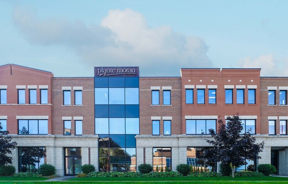 600 E Front St, Traverse City, MI à louer - Photo du bâtiment - Image 1 de 3