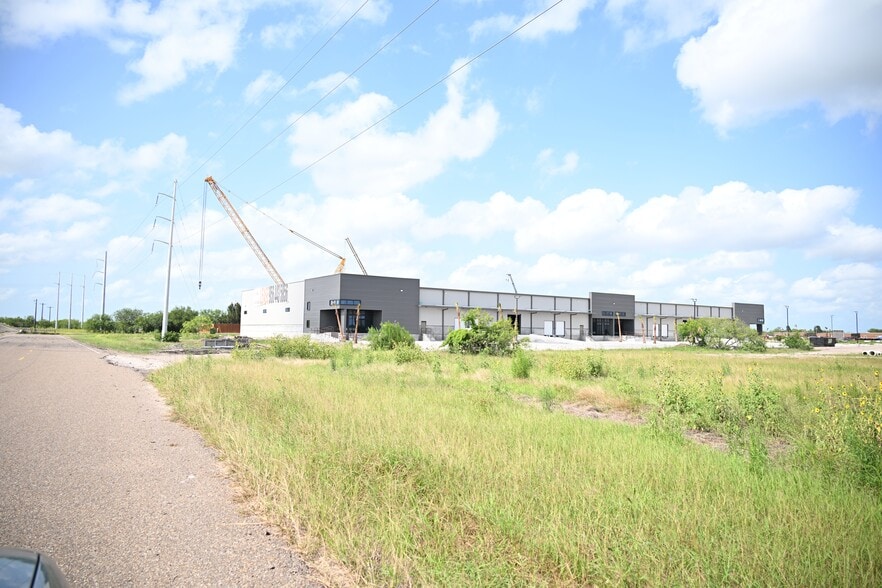 7244 Industrial Cir, Brownsville, TX for lease - Building Photo - Image 2 of 10