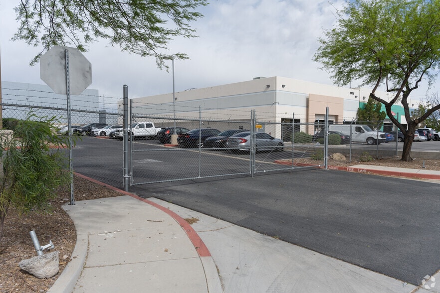 6025 Procyon St, Las Vegas, NV for lease - Building Photo - Image 3 of 6