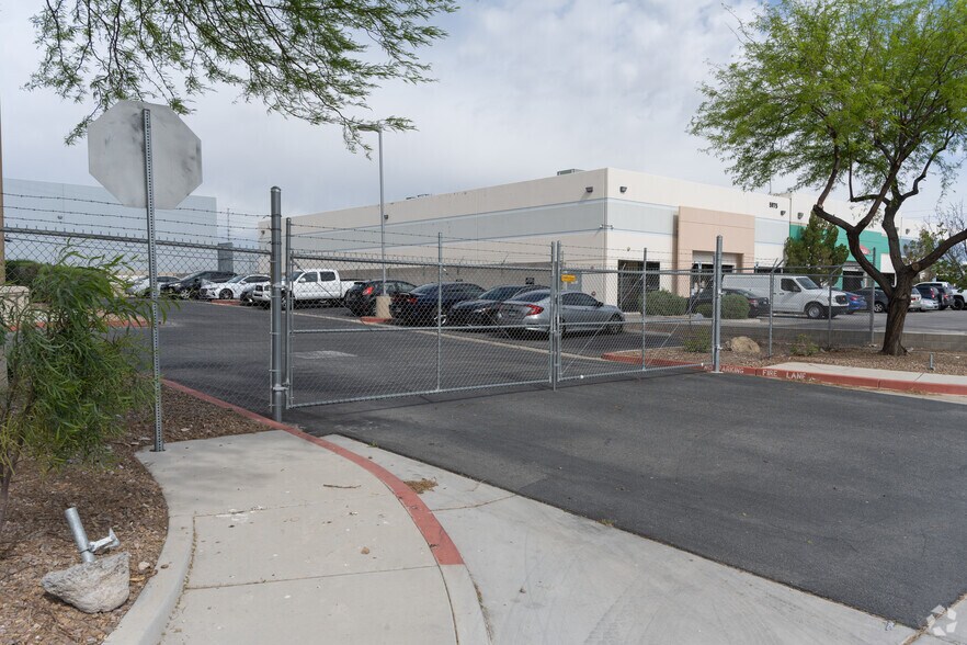 6025 Procyon St, Las Vegas, NV à louer - Photo du bâtiment - Image 3 de 6