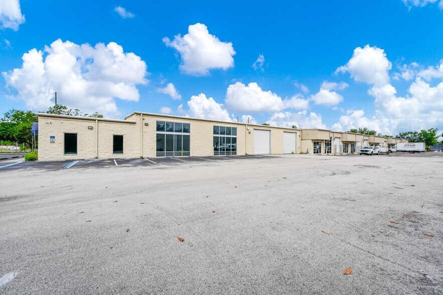 7225 Sandscove Ct, Winter Park, FL à louer - Photo du bâtiment - Image 3 de 5