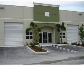 2071 NW 112th Ave, Miami, FL à louer Photo du bâtiment- Image 1 de 3