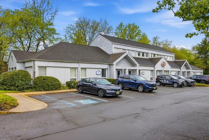 112 Haddontowne Ct, Cherry Hill, NJ for sale - Primary Photo - Image 1 of 1