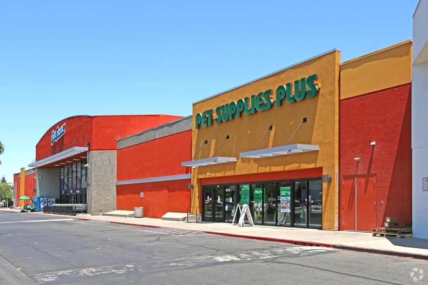 5418-5422 N Blackstone Ave, Fresno, CA for lease - Primary Photo - Image 1 of 3