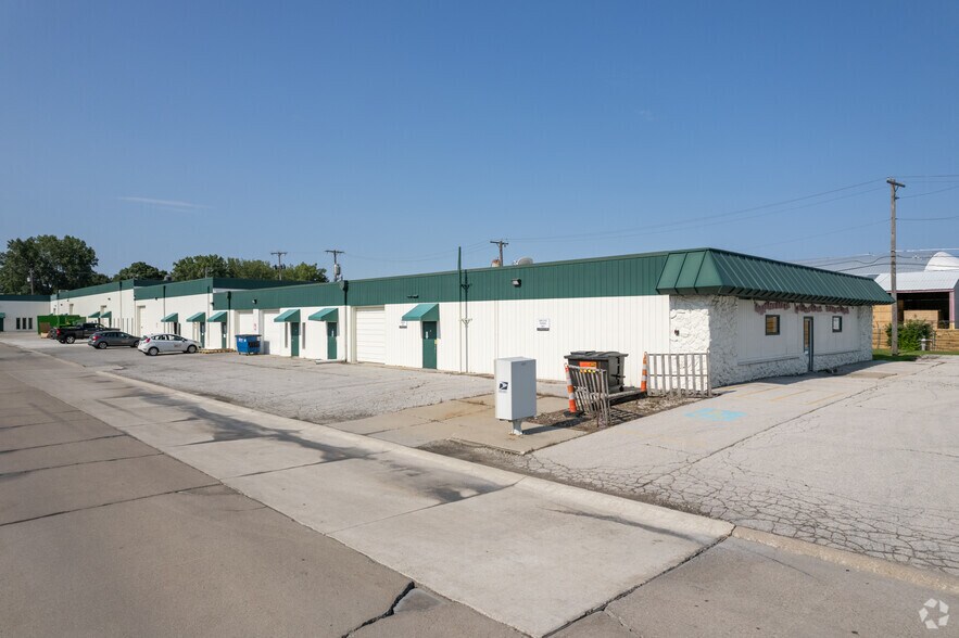 720 Illinois Ave, Maumee, OH à louer - Photo du bâtiment - Image 3 de 5