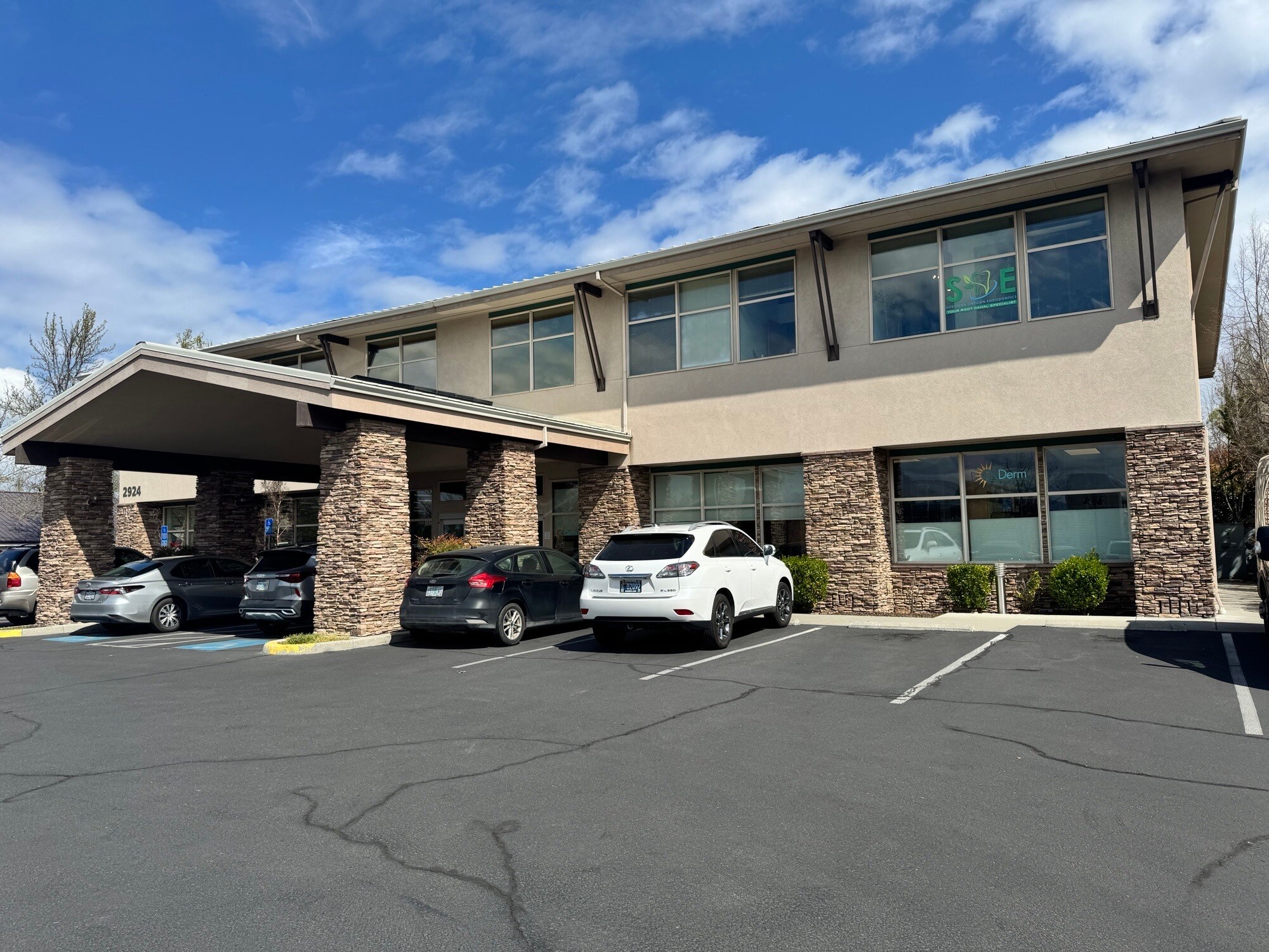 2924 Siskiyou Blvd, Medford, OR for lease Primary Photo- Image 1 of 8