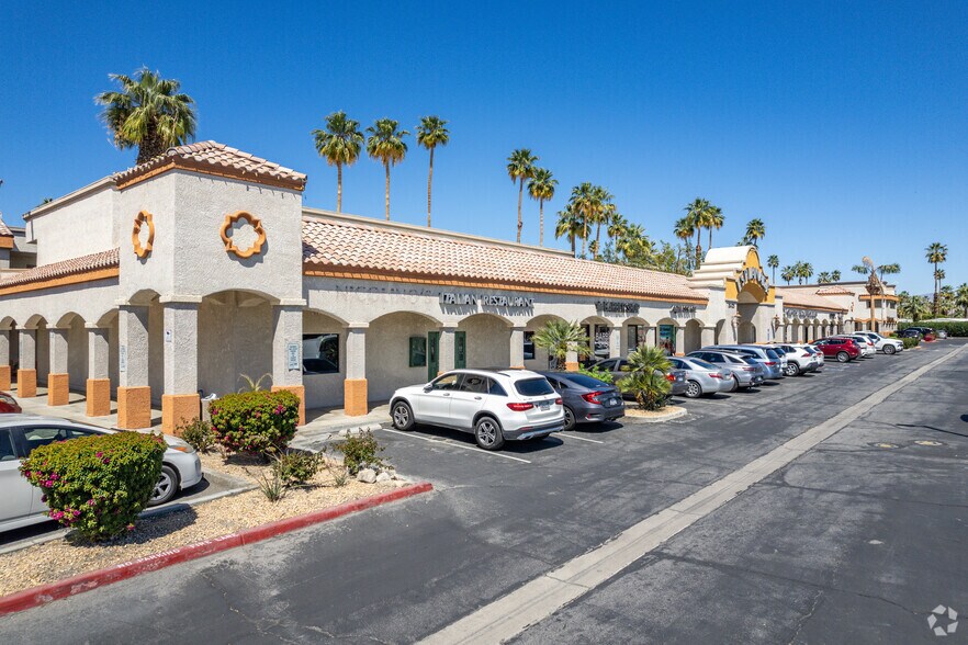 35325 Date Palm Dr, Cathedral City, CA à louer - Photo du bâtiment - Image 3 de 9