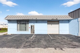 321 N Railroad Ave, Boynton Beach, FL à louer Photo intérieure- Image 2 de 2