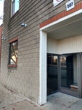 507 N Center St, Bloomington, IL à louer Photo du bâtiment- Image 1 de 10