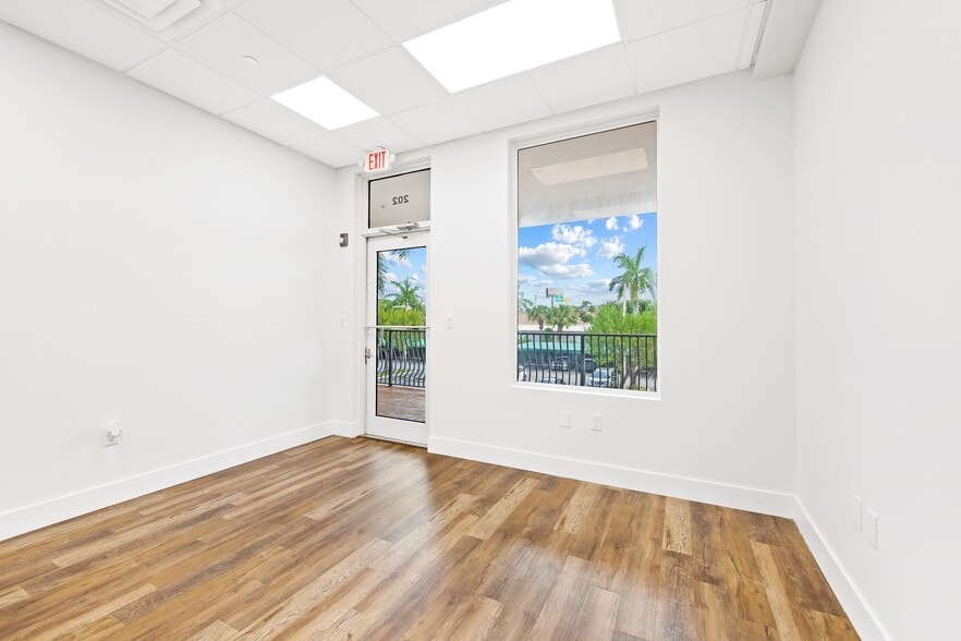 2465 Mercer Ave, West Palm Beach, FL à vendre - Photo intérieure - Image 2 de 18