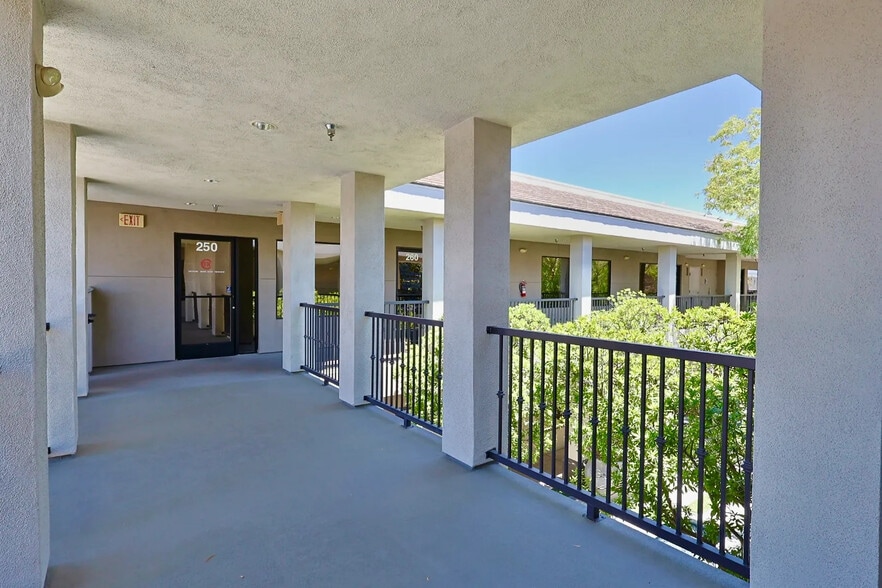 8290 W Sahara Ave, Las Vegas, NV for lease - Building Photo - Image 3 of 12