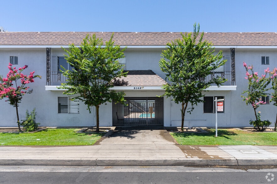 3143 S H St, Bakersfield, CA for sale - Building Photo - Image 3 of 19