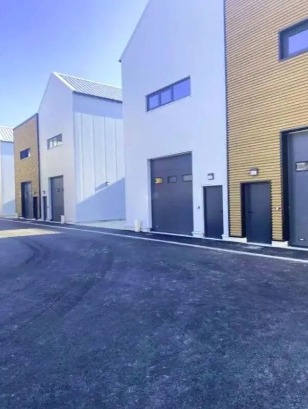 Industrial in Bagnolet for lease Building Photo- Image 1 of 7